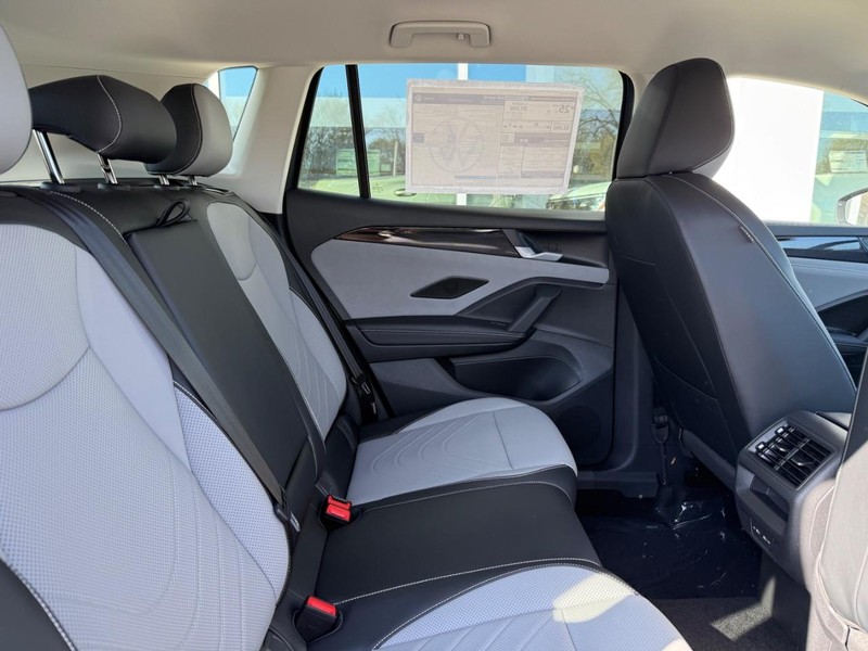 Volkswagen Tiguan Vehicle Full-screen Gallery Image 5