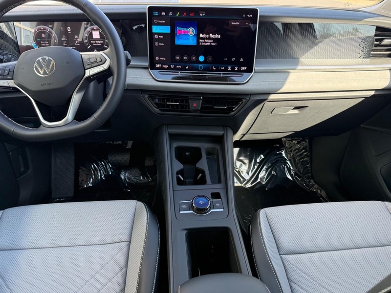 Volkswagen Tiguan Vehicle Full-screen Gallery Image 6