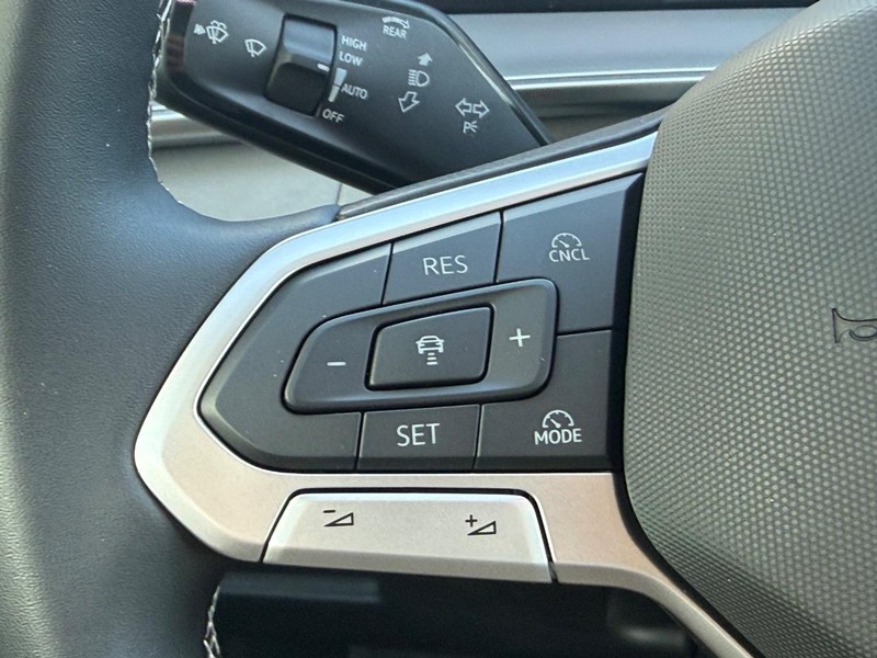 Volkswagen Tiguan Vehicle Full-screen Gallery Image 10