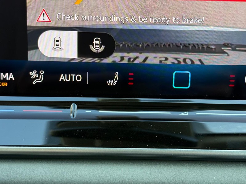 Volkswagen Tiguan Vehicle Full-screen Gallery Image 14