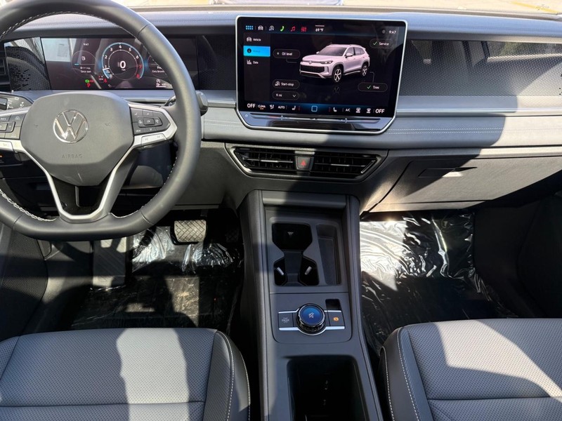 Volkswagen Tiguan Vehicle Full-screen Gallery Image 6