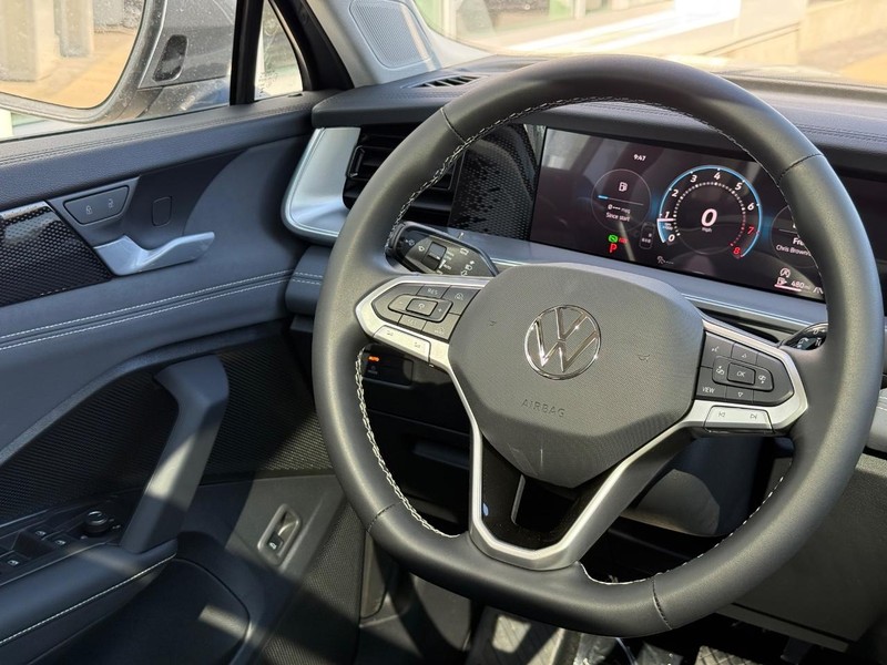 Volkswagen Tiguan Vehicle Full-screen Gallery Image 8