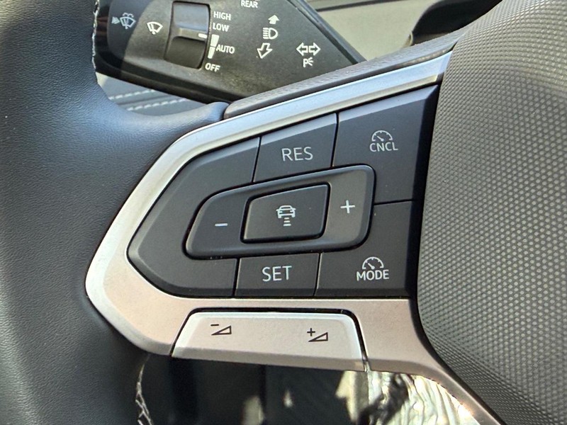 Volkswagen Tiguan Vehicle Full-screen Gallery Image 10