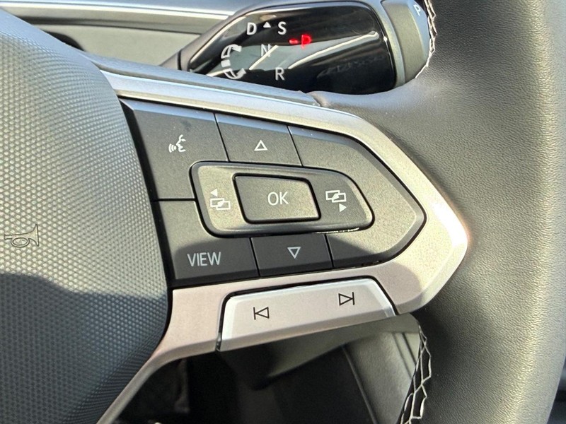 Volkswagen Tiguan Vehicle Full-screen Gallery Image 11