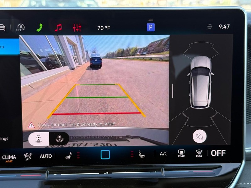Volkswagen Tiguan Vehicle Full-screen Gallery Image 13
