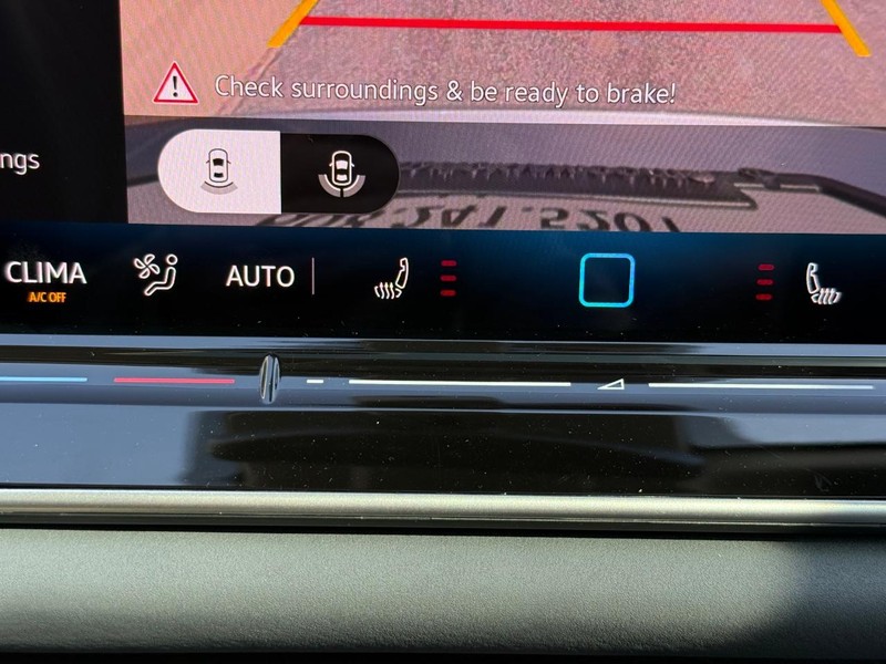 Volkswagen Tiguan Vehicle Full-screen Gallery Image 14
