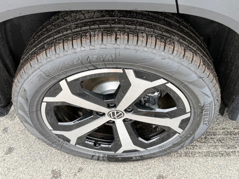Volkswagen Tiguan Vehicle Full-screen Gallery Image 4