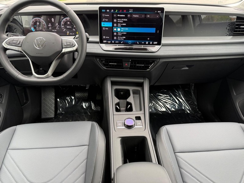 Volkswagen Tiguan Vehicle Full-screen Gallery Image 6