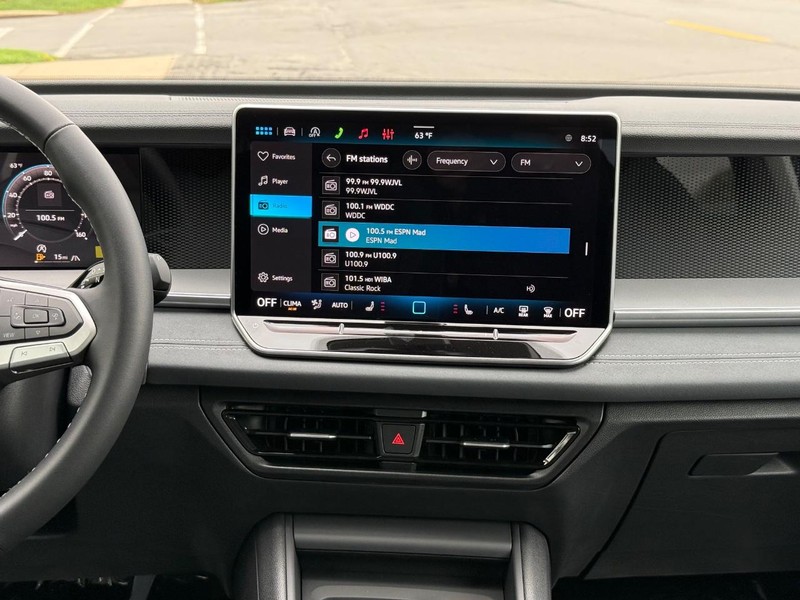 Volkswagen Tiguan Vehicle Full-screen Gallery Image 7