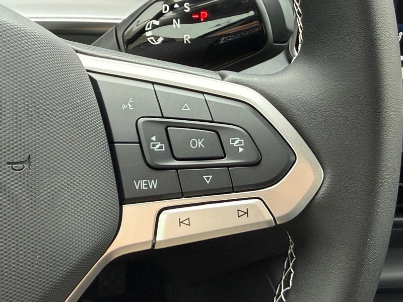 Volkswagen Tiguan Vehicle Full-screen Gallery Image 10