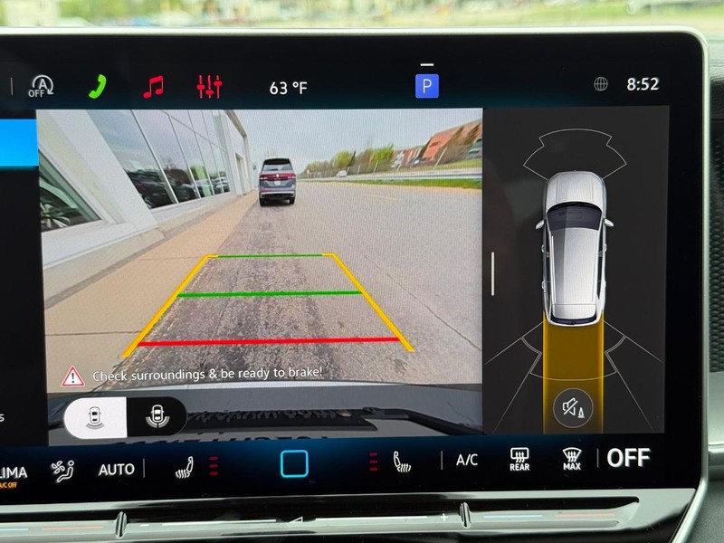 Volkswagen Tiguan Vehicle Full-screen Gallery Image 13