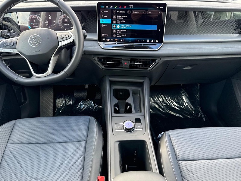Volkswagen Tiguan Vehicle Full-screen Gallery Image 6