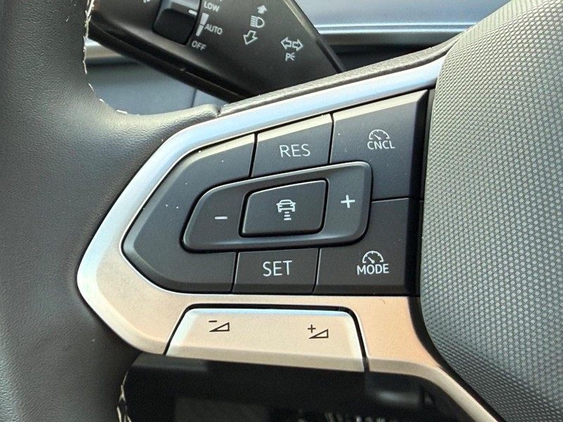 Volkswagen Tiguan Vehicle Full-screen Gallery Image 10