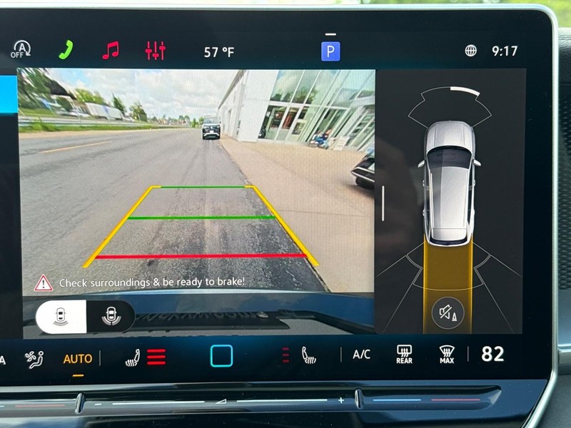 Volkswagen Tiguan Vehicle Full-screen Gallery Image 13