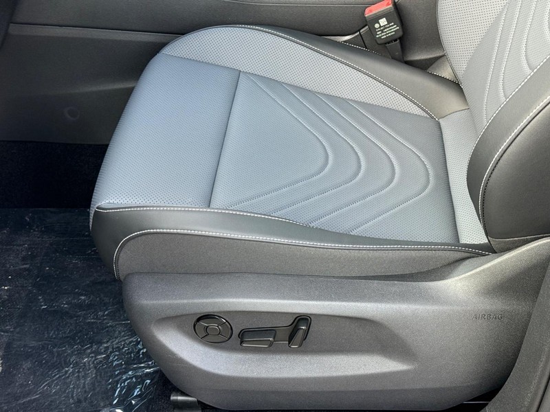 Volkswagen Tiguan Vehicle Full-screen Gallery Image 16