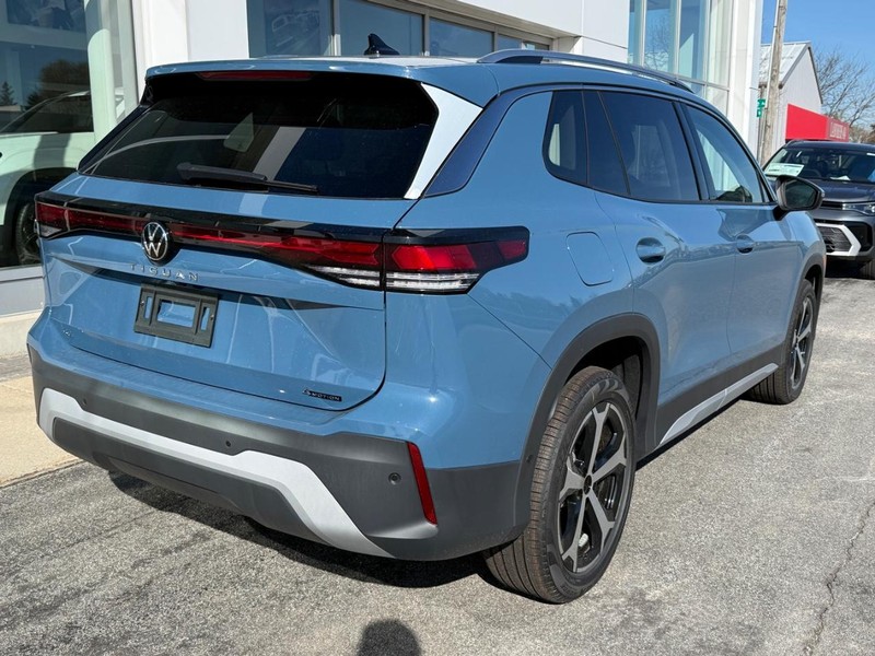 Volkswagen Tiguan Vehicle Full-screen Gallery Image 3