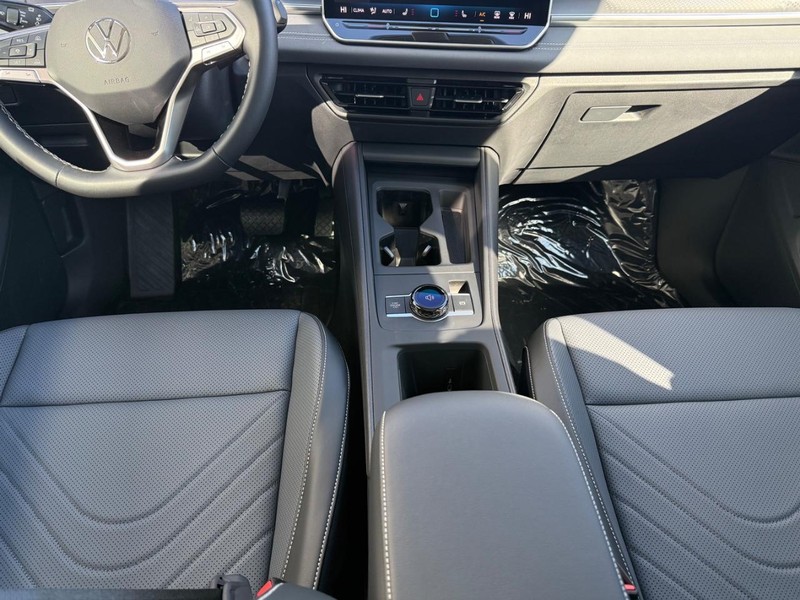 Volkswagen Tiguan Vehicle Full-screen Gallery Image 5