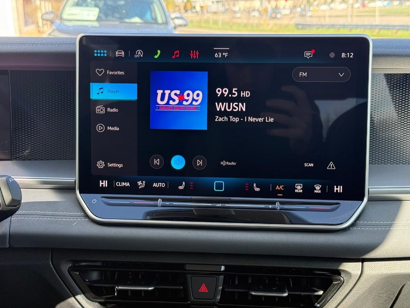 Volkswagen Tiguan Vehicle Full-screen Gallery Image 6
