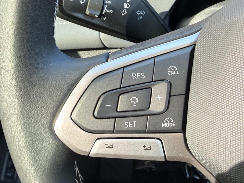 Volkswagen Tiguan Vehicle Full-screen Gallery Image 8