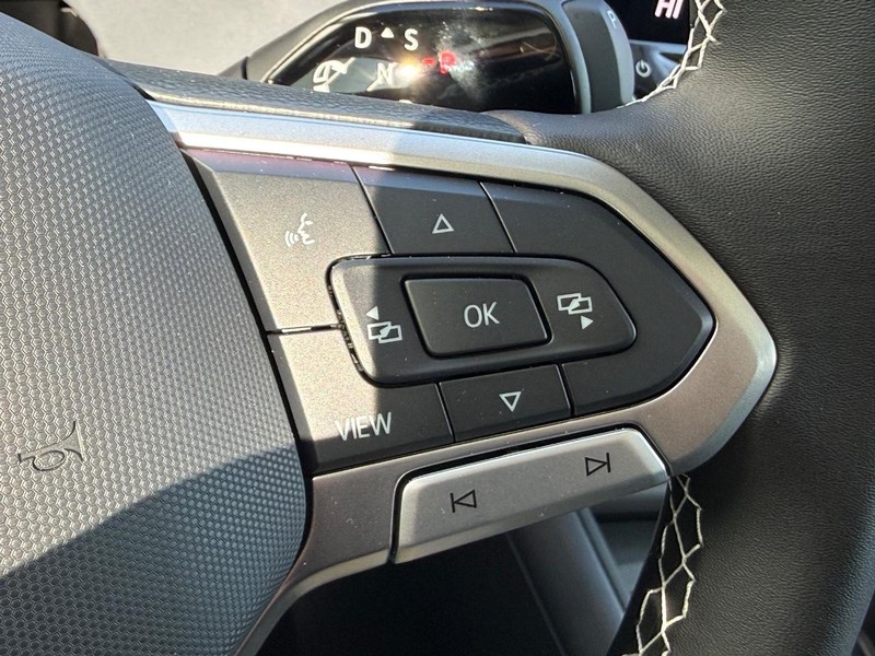 Volkswagen Tiguan Vehicle Full-screen Gallery Image 9