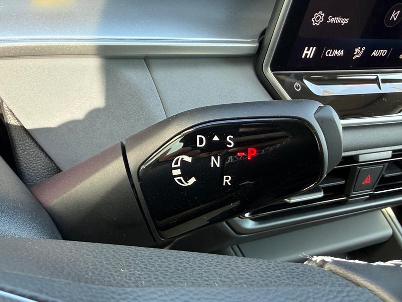 Volkswagen Tiguan Vehicle Full-screen Gallery Image 10