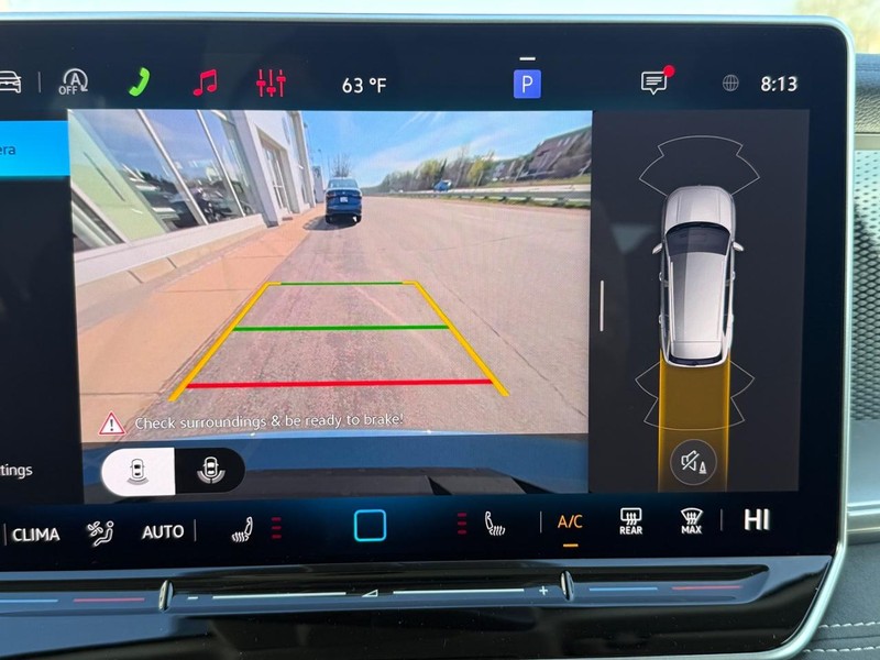 Volkswagen Tiguan Vehicle Full-screen Gallery Image 11