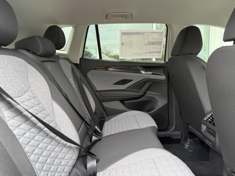 Volkswagen Tiguan Vehicle Full-screen Gallery Image 5