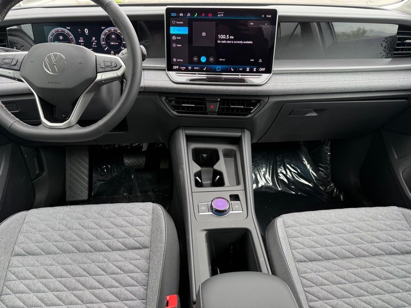 Volkswagen Tiguan Vehicle Full-screen Gallery Image 6