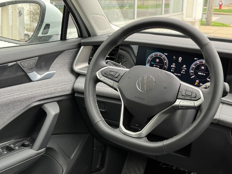 Volkswagen Tiguan Vehicle Full-screen Gallery Image 8