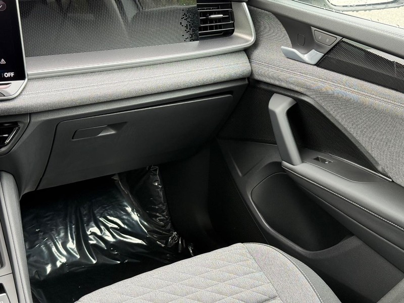 Volkswagen Tiguan Vehicle Full-screen Gallery Image 9