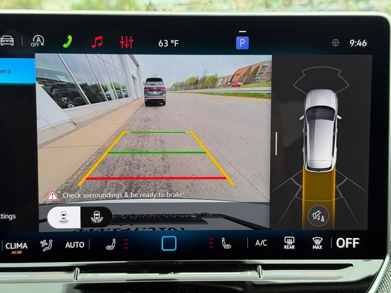 Volkswagen Tiguan Vehicle Full-screen Gallery Image 13