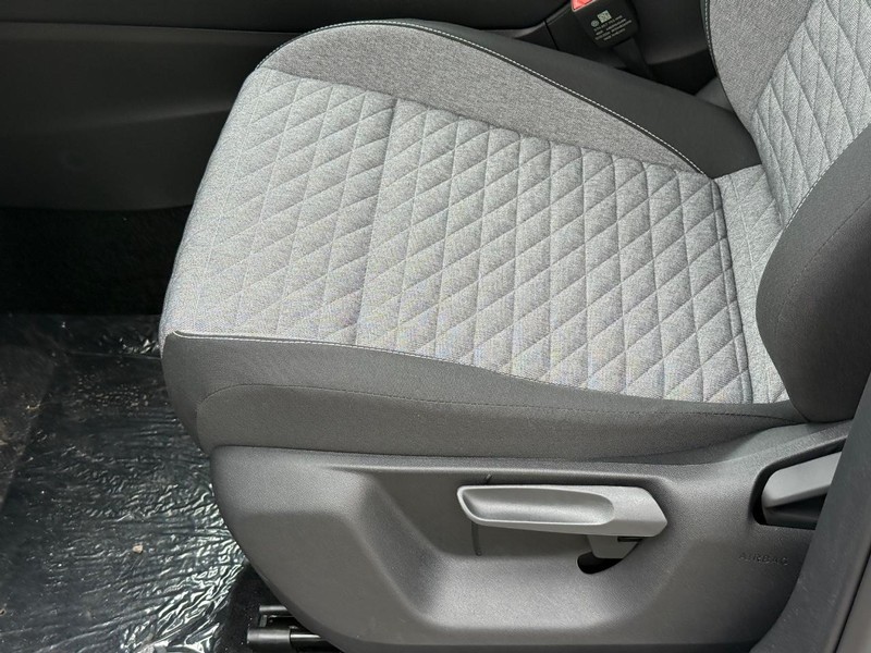 Volkswagen Tiguan Vehicle Full-screen Gallery Image 16