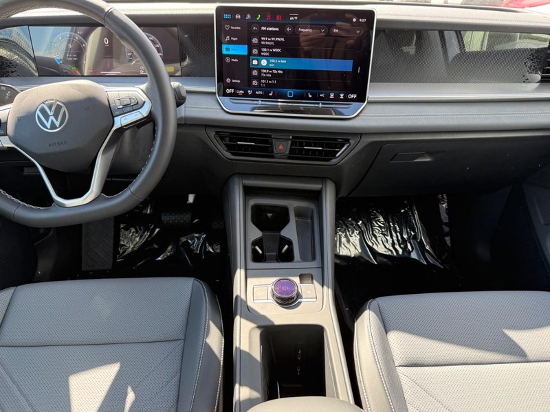 Volkswagen Tiguan Vehicle Full-screen Gallery Image 6