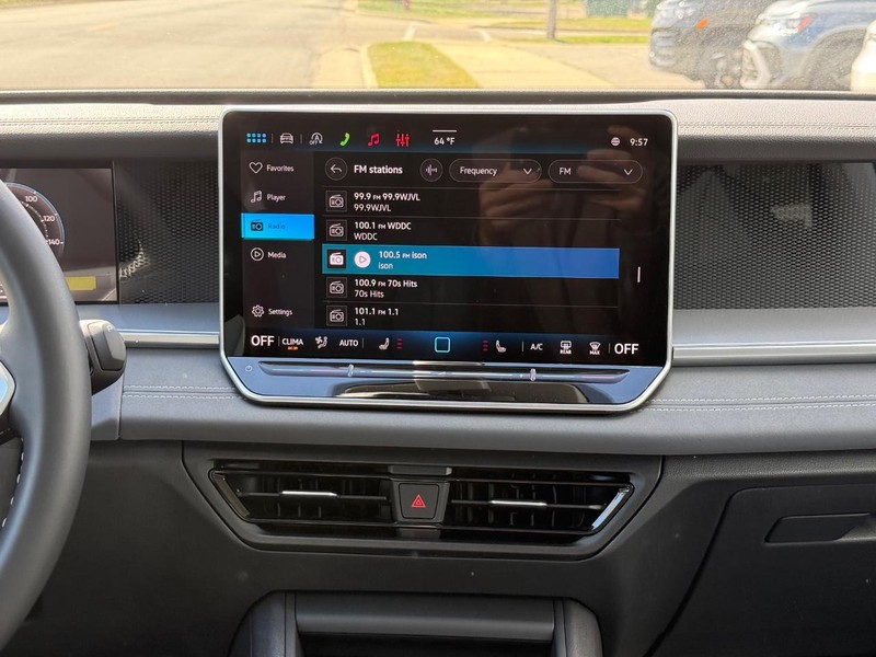 Volkswagen Tiguan Vehicle Full-screen Gallery Image 7