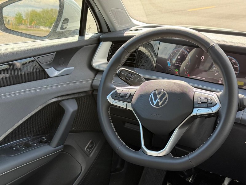 Volkswagen Tiguan Vehicle Full-screen Gallery Image 8