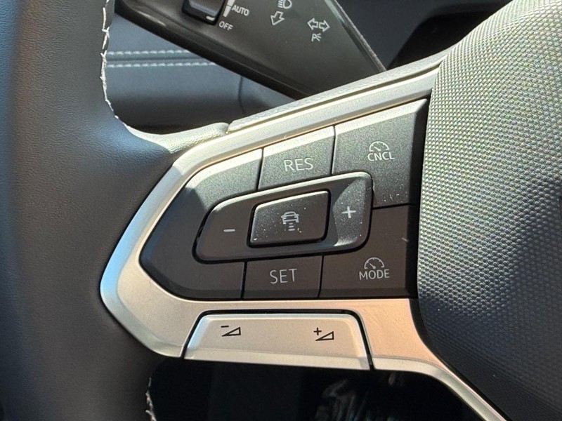 Volkswagen Tiguan Vehicle Full-screen Gallery Image 10