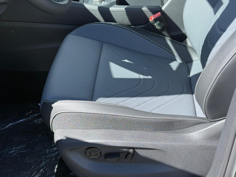 Volkswagen Tiguan Vehicle Full-screen Gallery Image 16