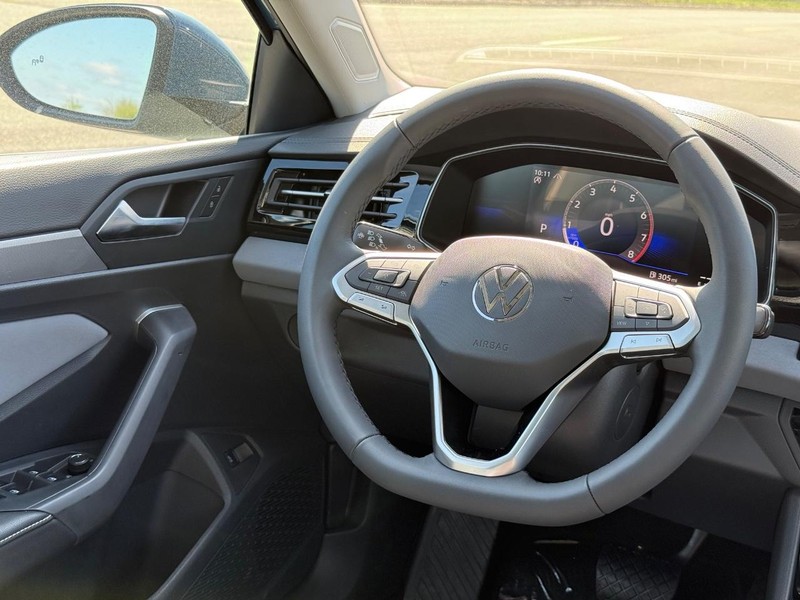 Volkswagen Jetta Vehicle Full-screen Gallery Image 9