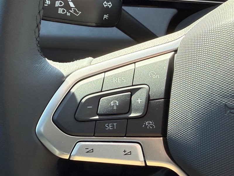 Volkswagen Jetta Vehicle Full-screen Gallery Image 11