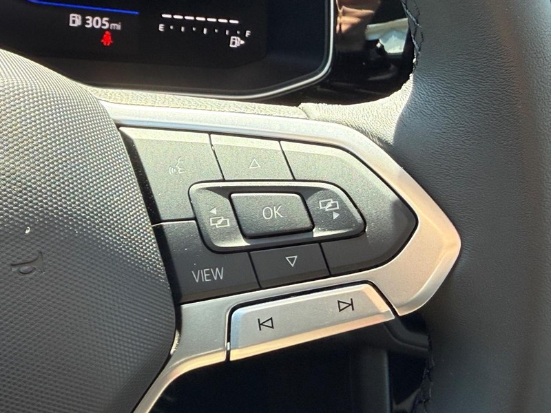 Volkswagen Jetta Vehicle Full-screen Gallery Image 12