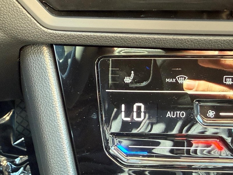 Volkswagen Jetta Vehicle Full-screen Gallery Image 14