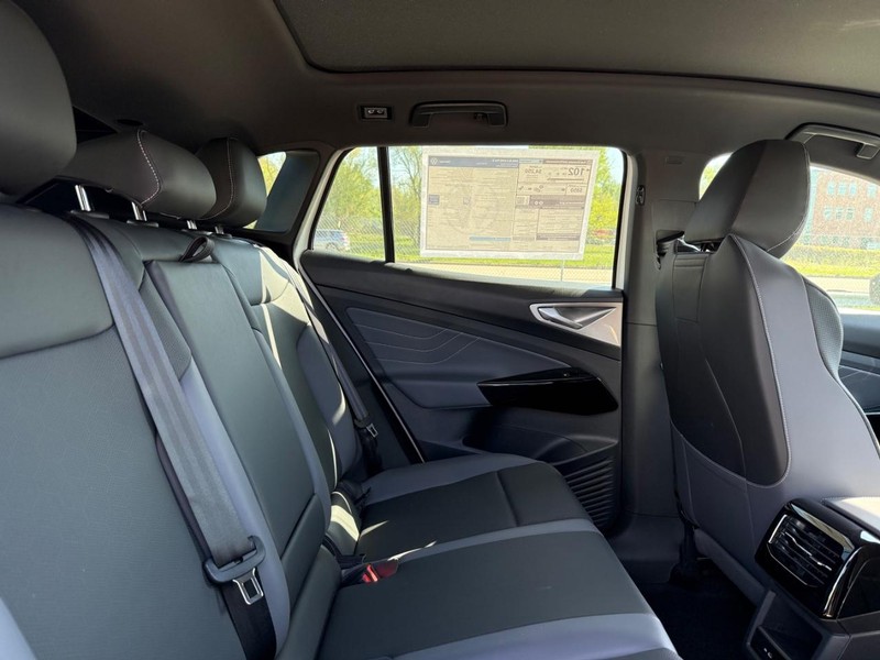 Volkswagen ID.4 Vehicle Full-screen Gallery Image 4