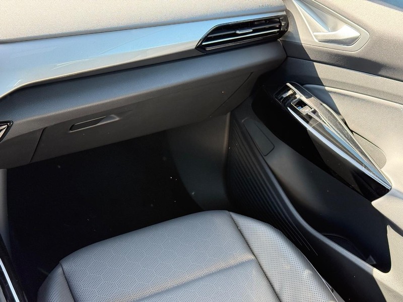 Volkswagen ID.4 Vehicle Full-screen Gallery Image 8