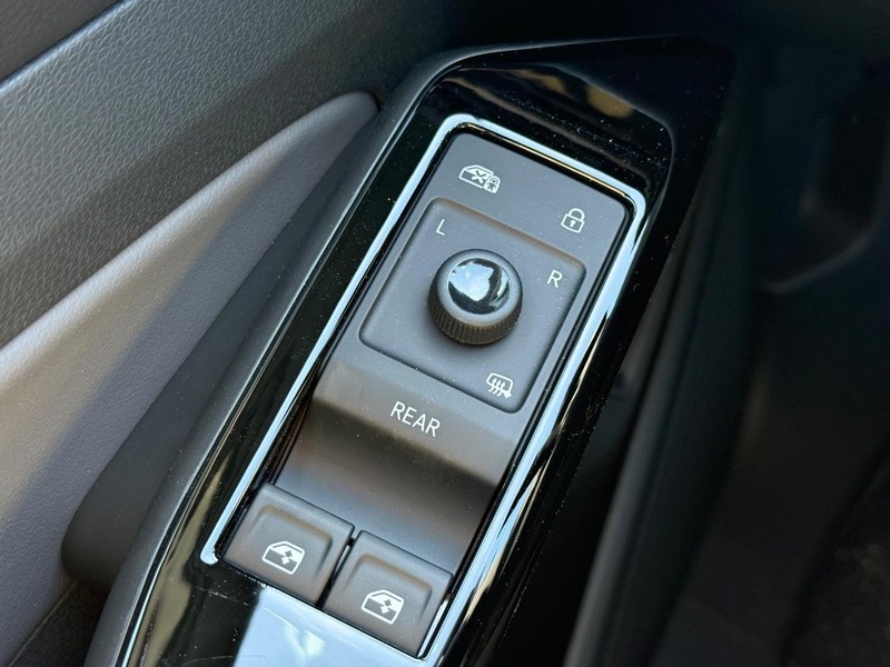 Volkswagen ID.4 Vehicle Full-screen Gallery Image 14