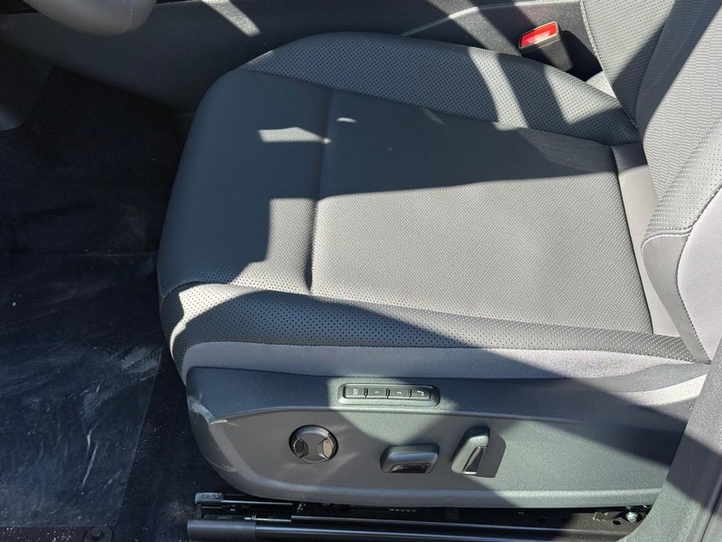 Volkswagen ID.4 Vehicle Full-screen Gallery Image 15