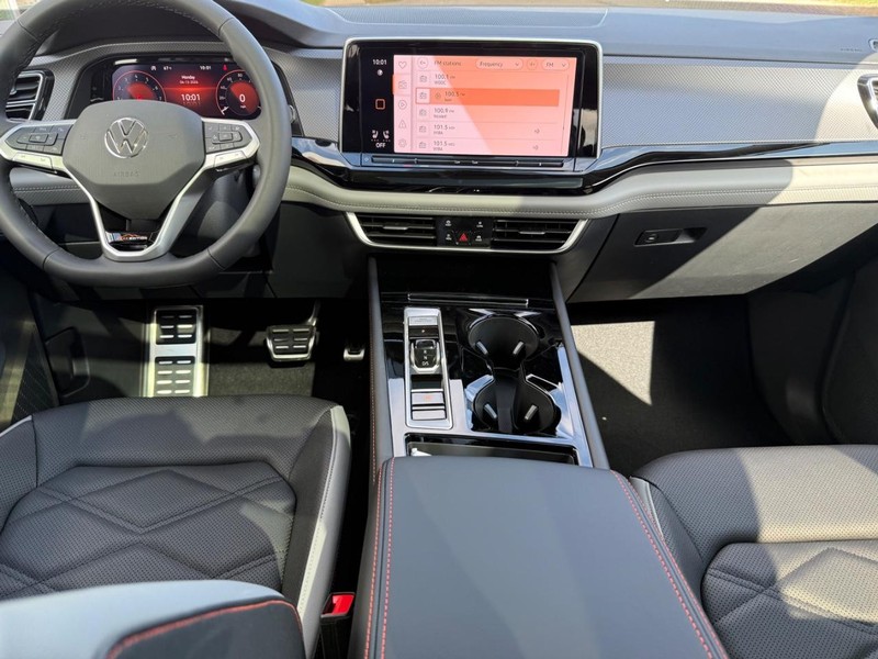 Volkswagen Atlas Vehicle Full-screen Gallery Image 6
