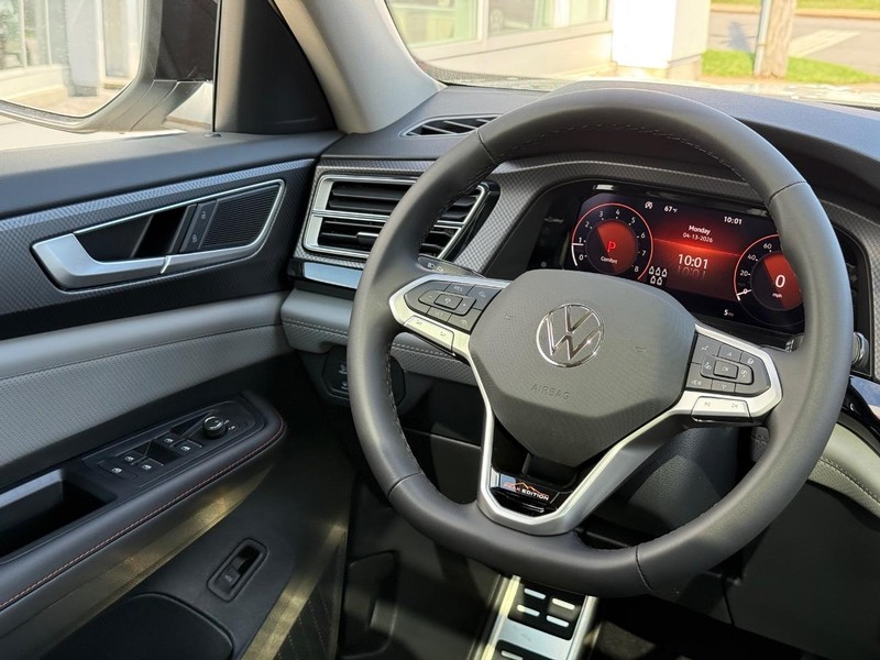 Volkswagen Atlas Vehicle Full-screen Gallery Image 9