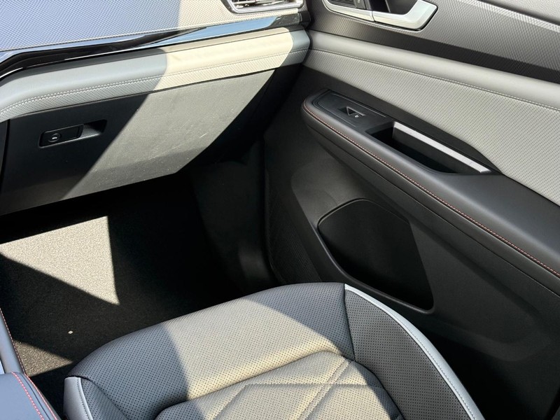 Volkswagen Atlas Vehicle Full-screen Gallery Image 10