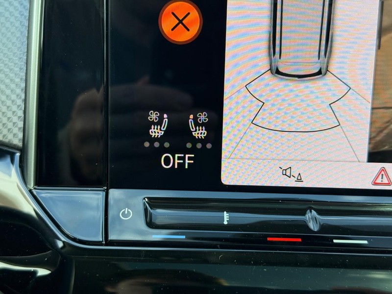 Volkswagen Atlas Vehicle Full-screen Gallery Image 14
