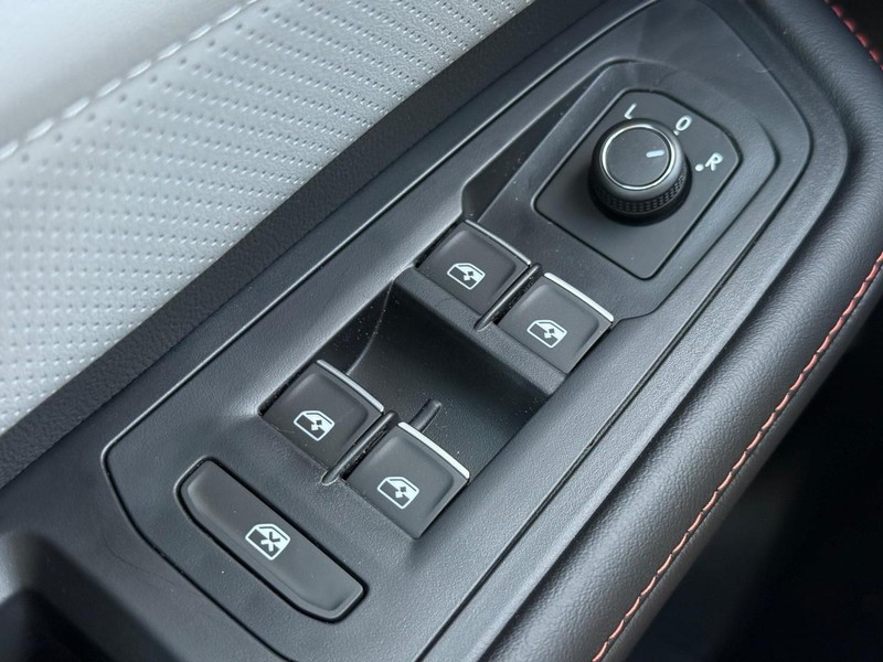 Volkswagen Atlas Vehicle Full-screen Gallery Image 15